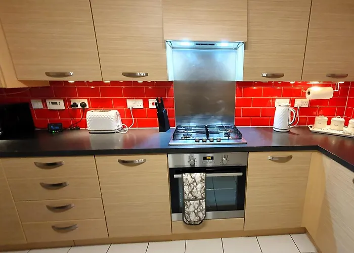 Entire In Cheswick Village