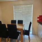 Pansiyon Entire In Cheswick Village *