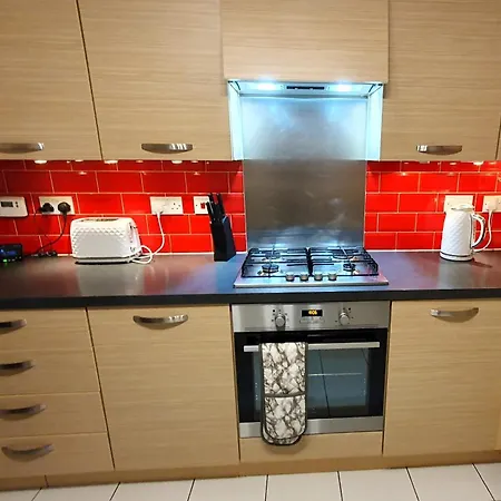 Entire In Cheswick Village