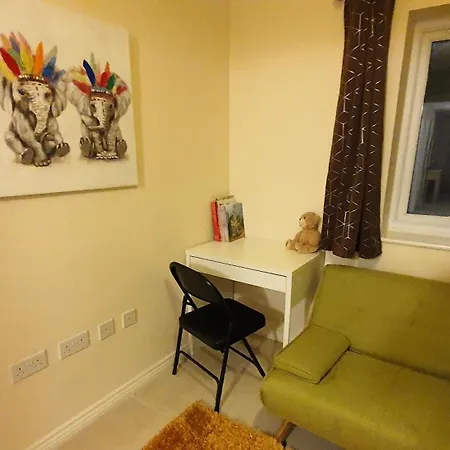 Entire In Cheswick Village *