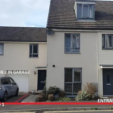 Entire In Cheswick Village Homestay