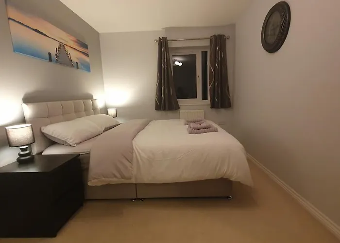 Entire In Cheswick Village *