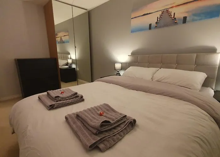 Entire In Cheswick Village Privatunterkunft