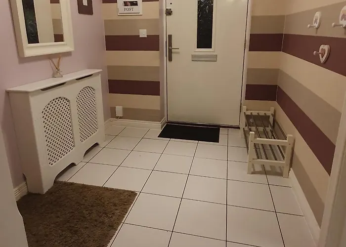 Entire In Cheswick Village Homestay Bristol