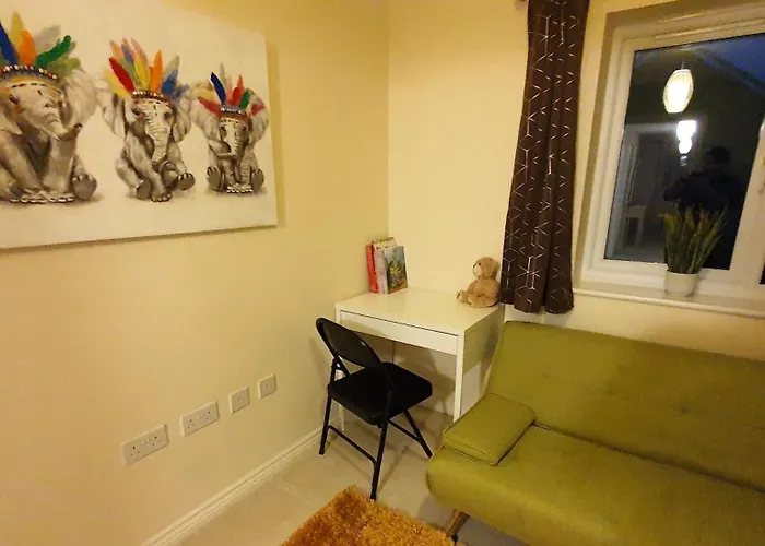 Entire In Cheswick Village *