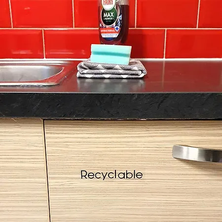 Entire In Cheswick Village