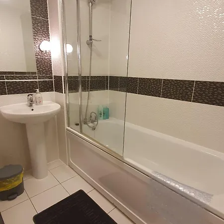 Entire In Cheswick Village *