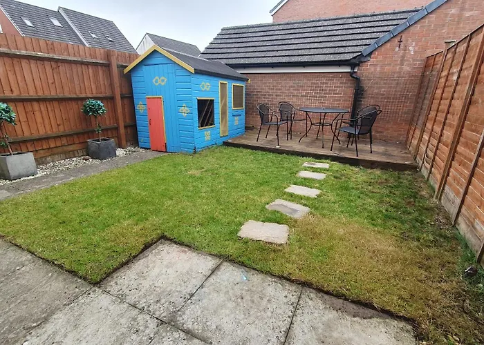 Entire In Cheswick Village *